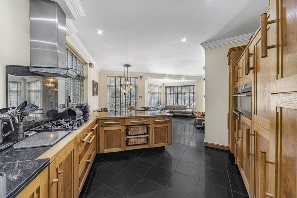 Property photo 2 of 21 Kithcen