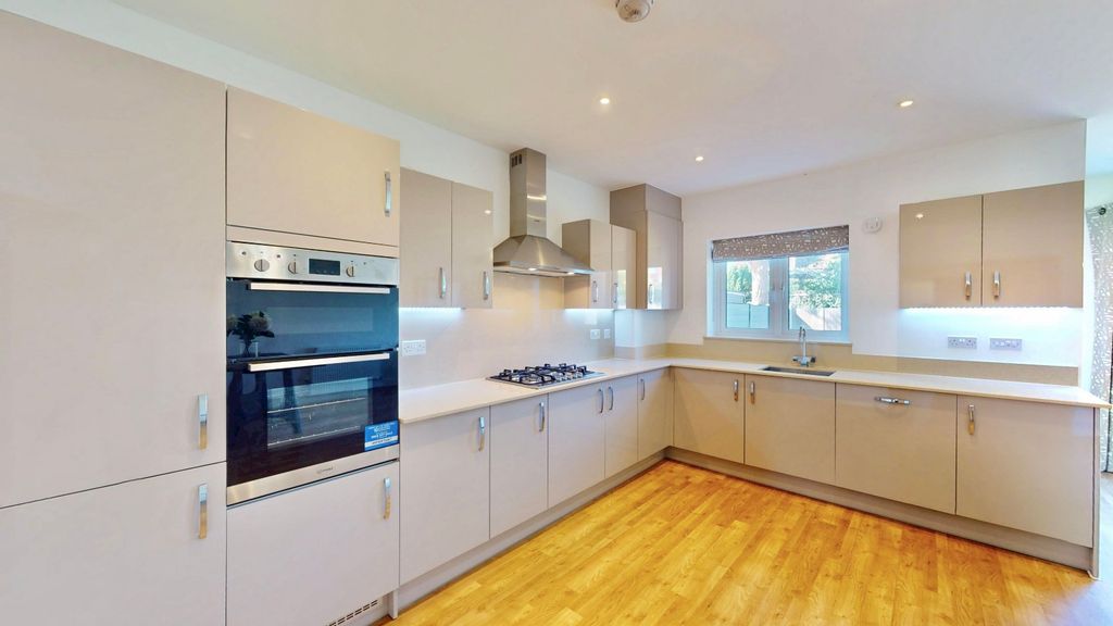 Property photo 2 of 30 Picture No. 06
