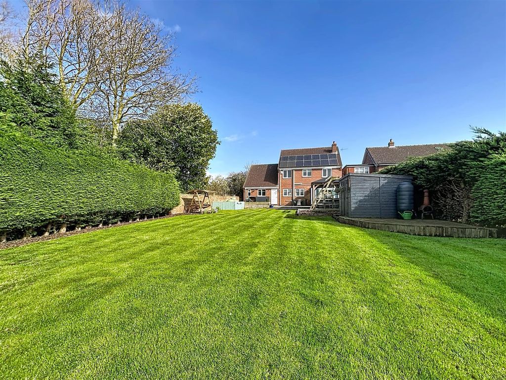 Property photo 2 of 28 Rear Garden