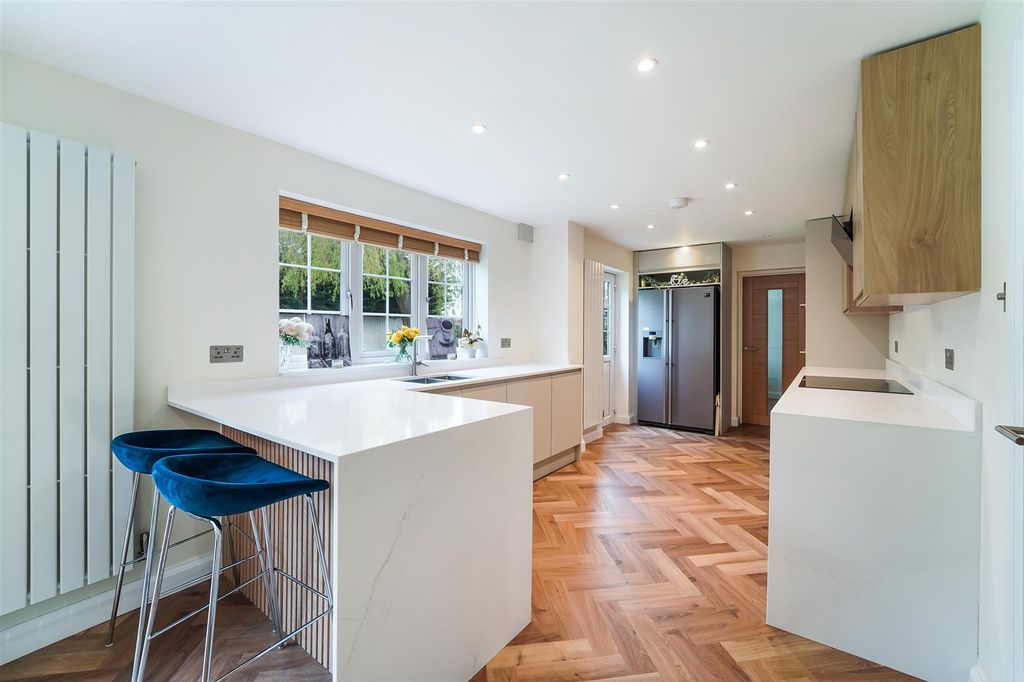 Property photo 3 of 16 Barn Close,  (6).Jpg