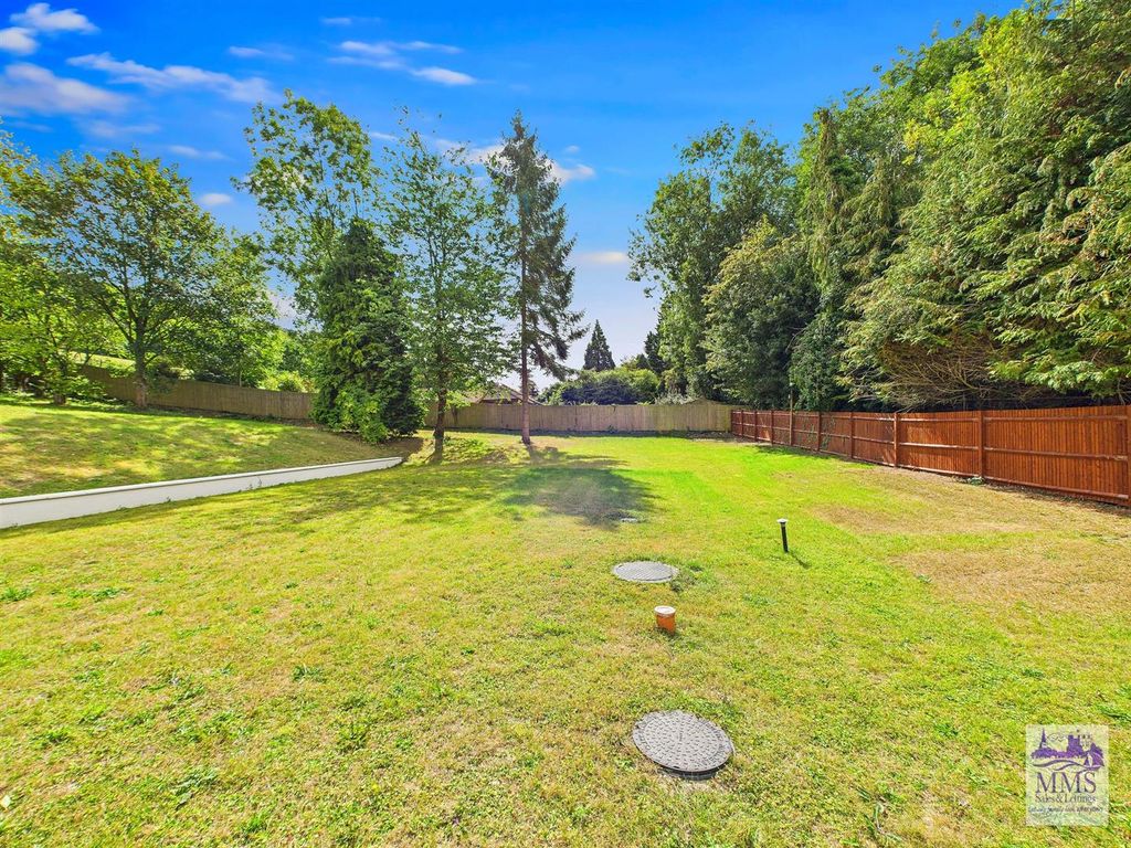 Property photo 3 of 46 Cam04098G0-Pr0090-Still035.Jpg