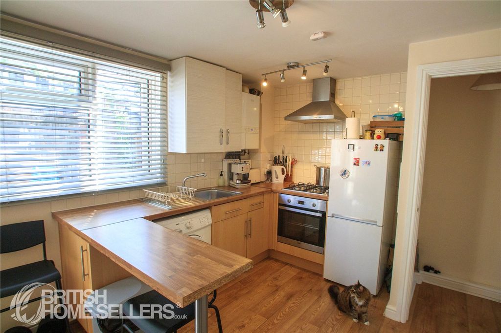 Property photo 3 of 8 Picture No. 10