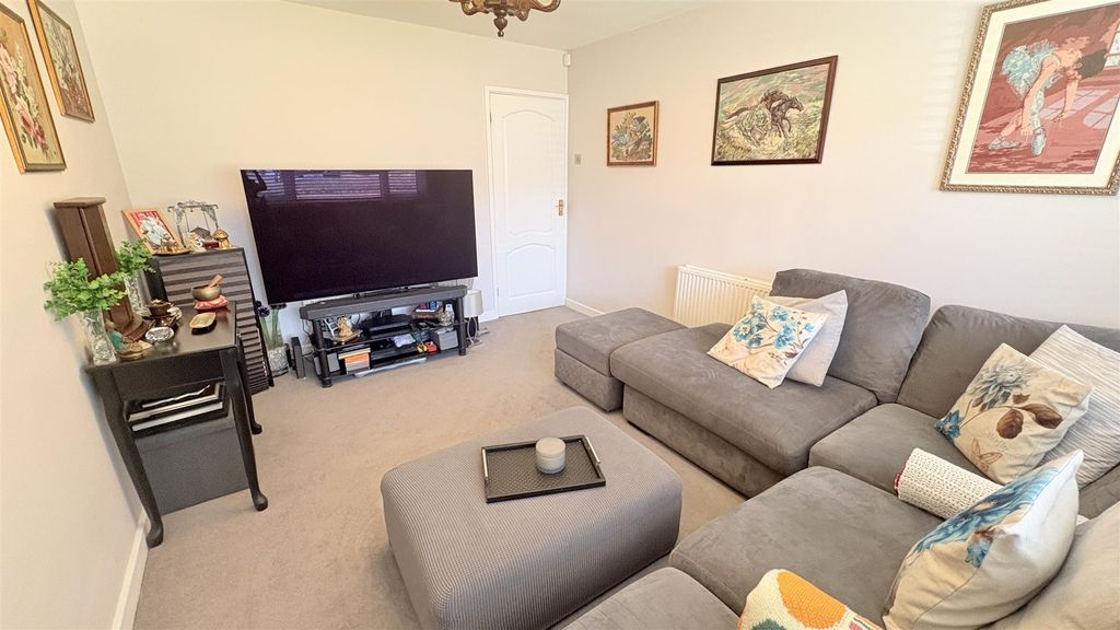 Property photo 3 of 25 Living/Dining Room