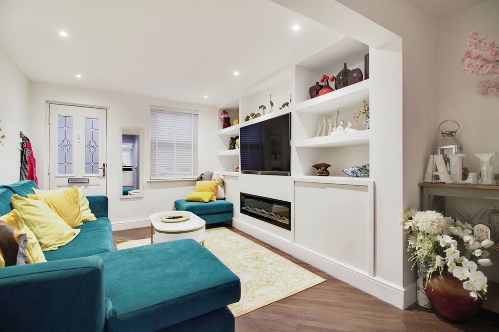 Property photo 3 of 17