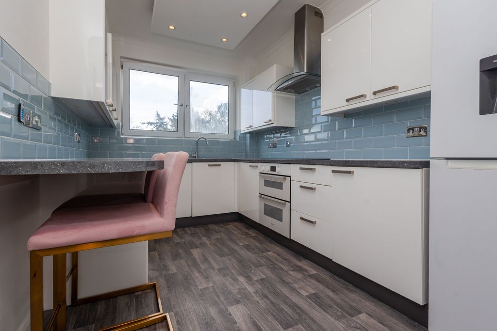 Property photo 2 of 15 R6M_2560