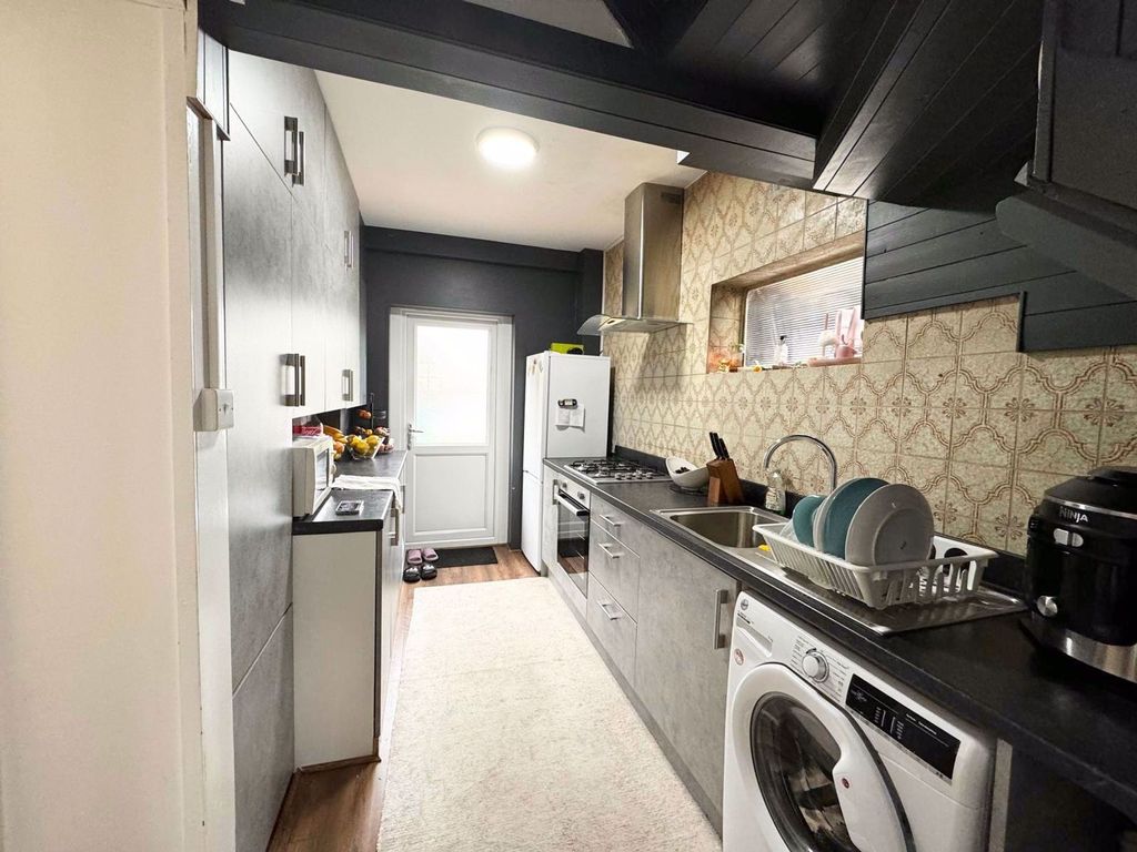 Property photo 3 of 12 Kitchen