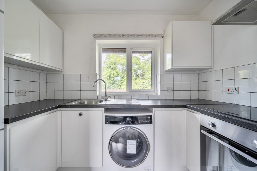 Property photo 2 of 11 1457752-8-69Fcbca...