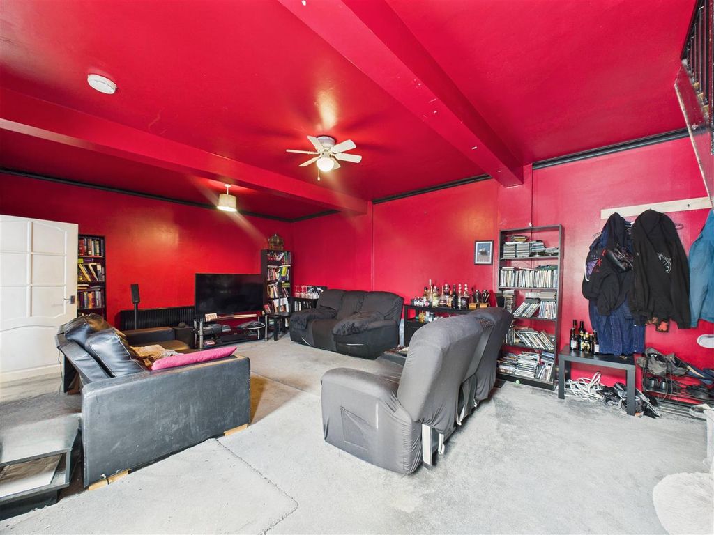 Property photo 3 of 9 Cam05207G0-Pr0037-Still015.Jpg