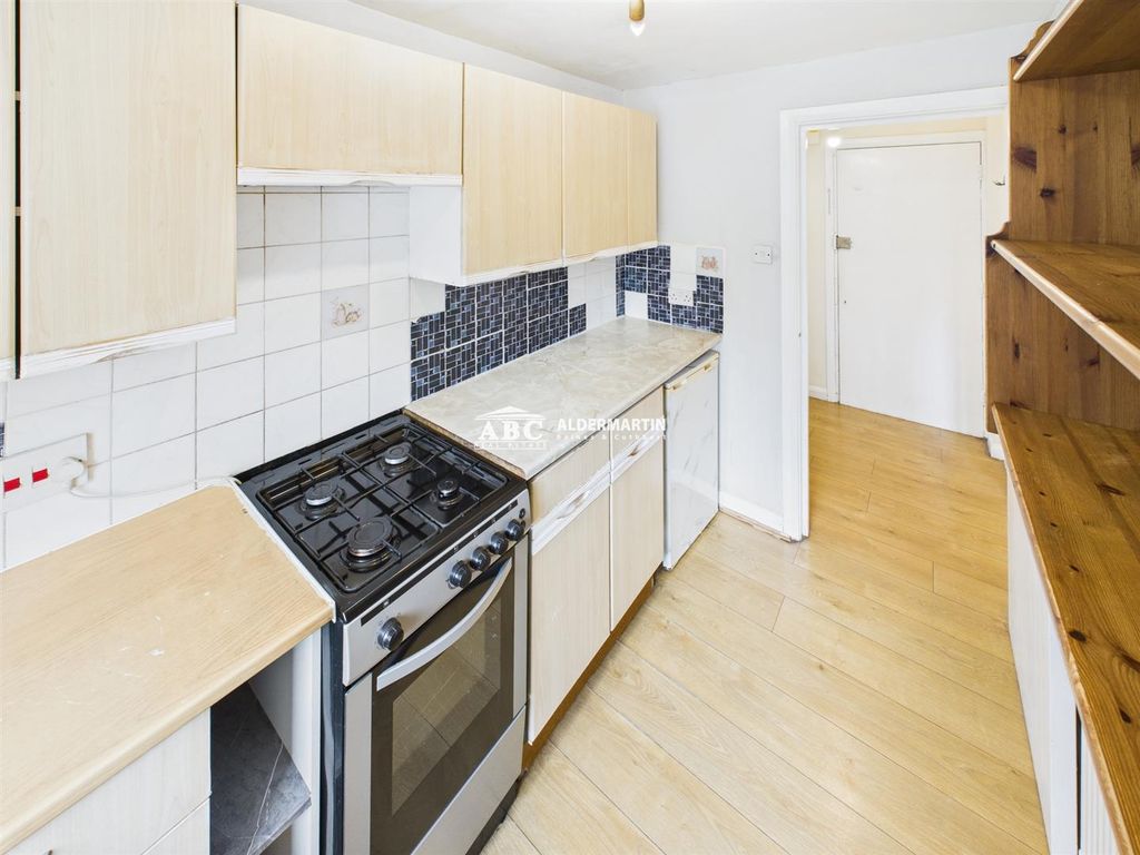 Property photo 2 of 9 Cam03215G0-Pr0092-Still003.Jpg