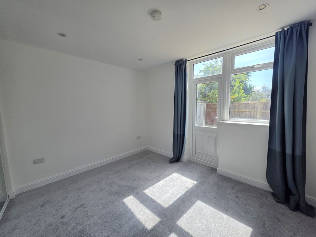 Property photo 2 of 6 Photo 6