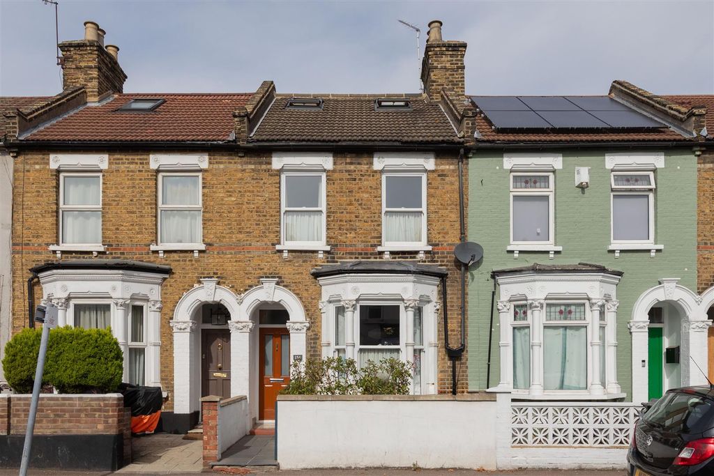Property photo 1 of 61 Cann Hall Road, E11