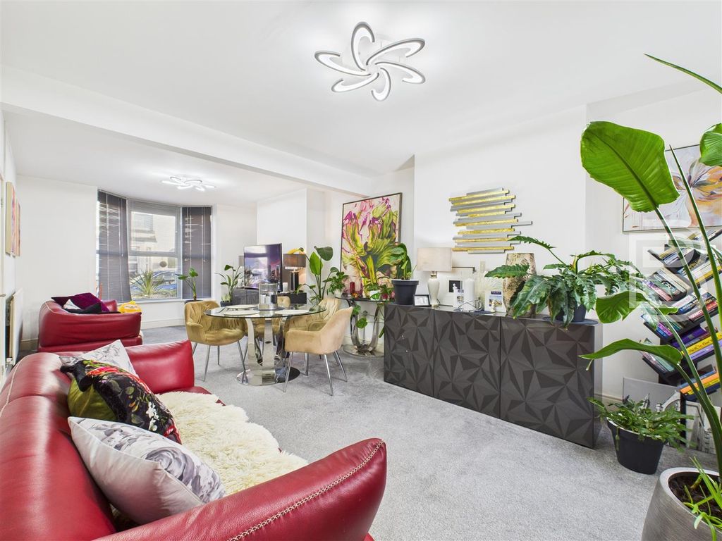 Property photo 3 of 21 Cam05587G0-Pr0103-Still009.Jpg