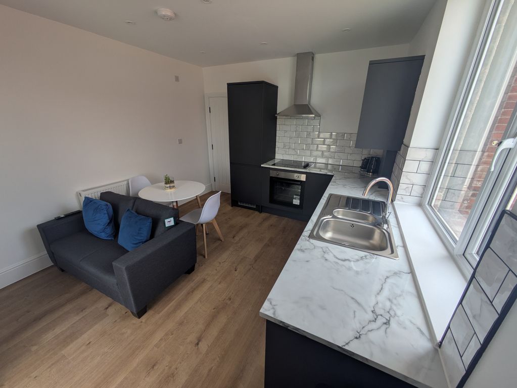 Property photo 3 of 9 Kitchen Living Room Diner 3