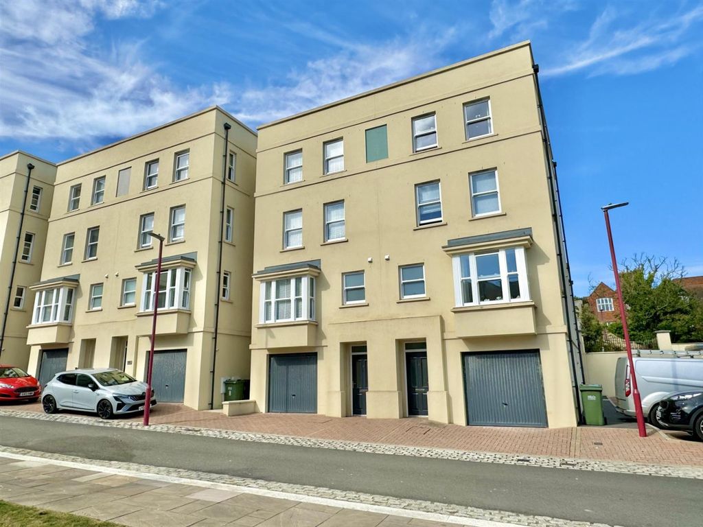 Property photo 2 of 40