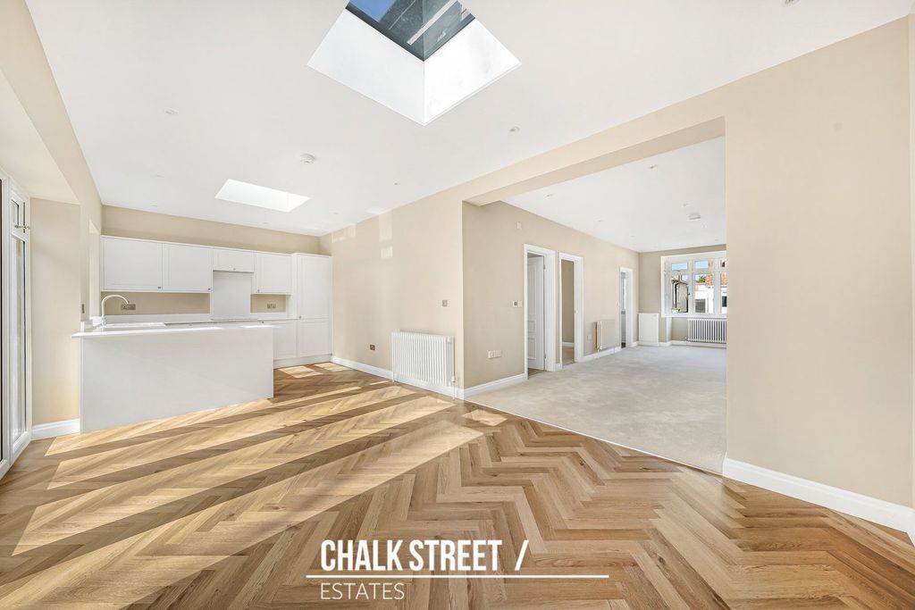 Property photo 3 of 33