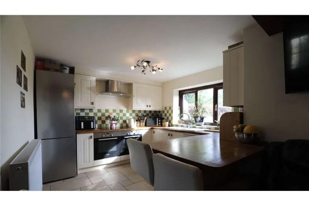 Property photo 2 of 36