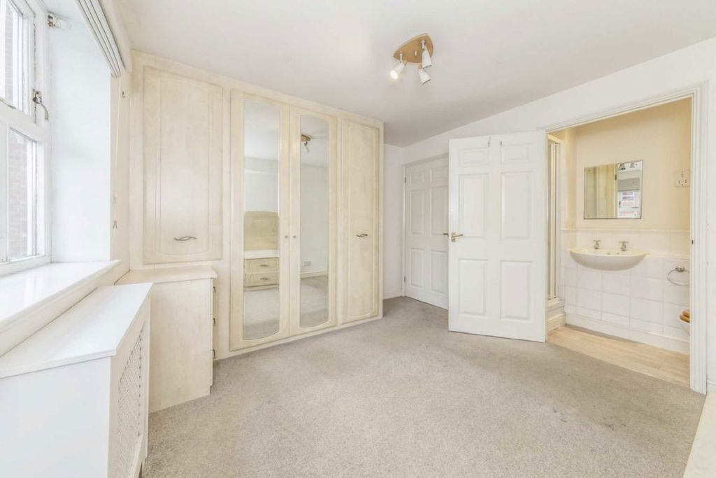 Property photo 3 of 6