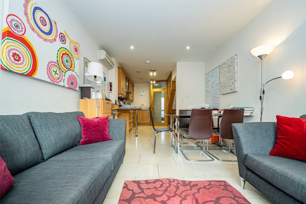 Property photo 3 of 9 Picture No. 22