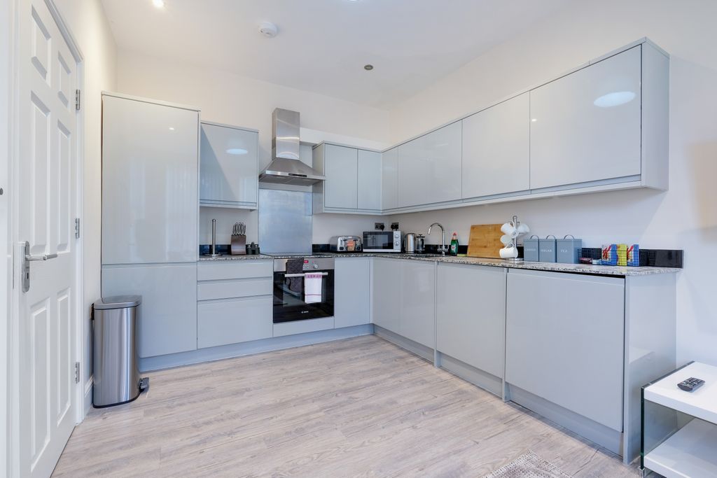 Property photo 3 of 14 Photo 18