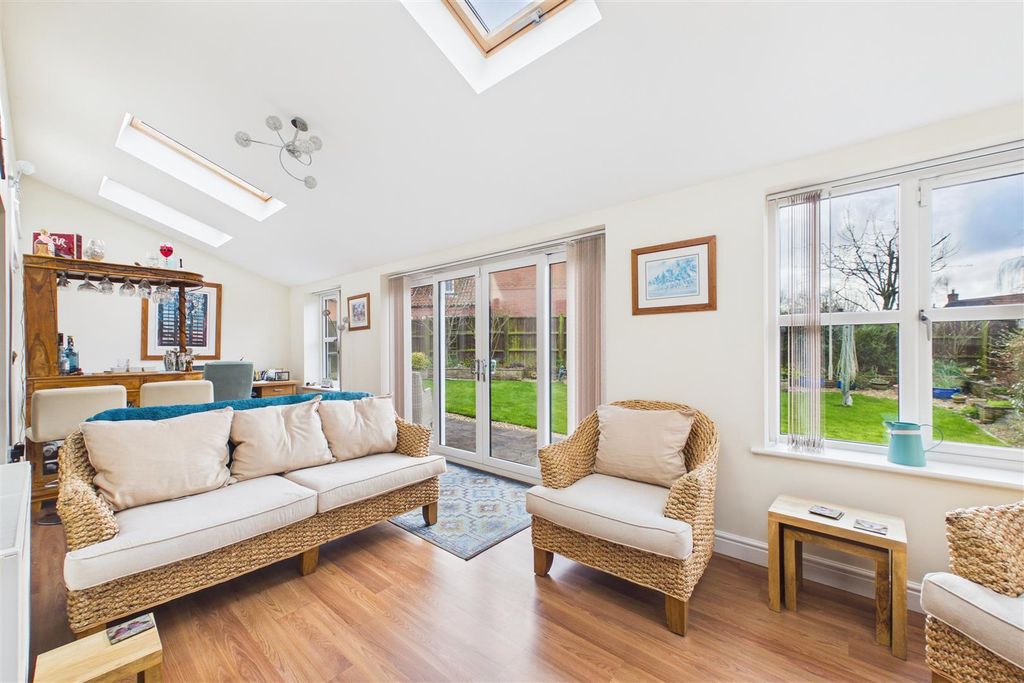 Property photo 2 of 31 Garden Room