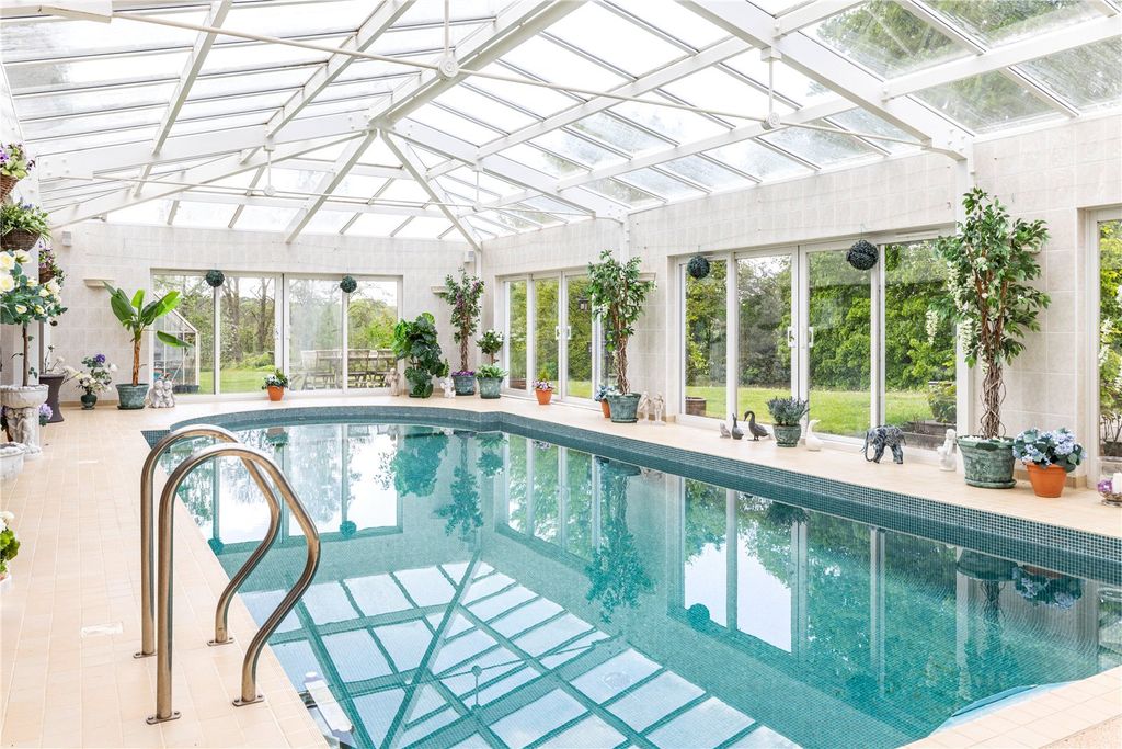 Property photo 3 of 27 Swimming Pool