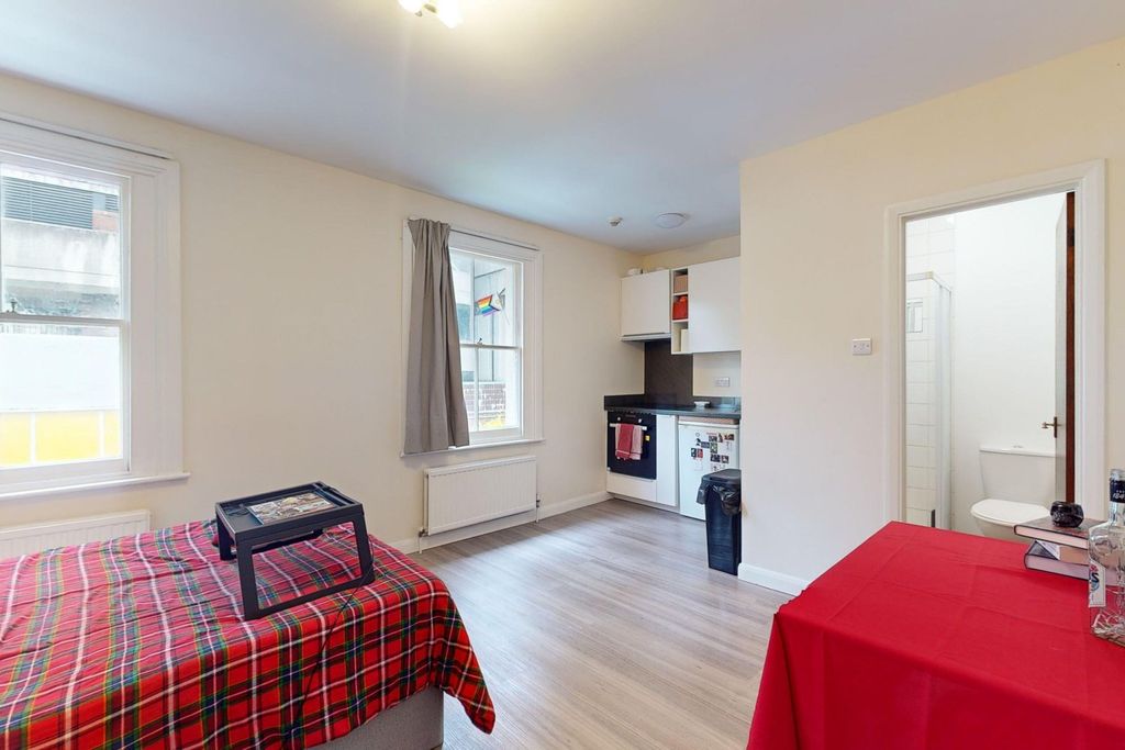 Property photo 1 of 4