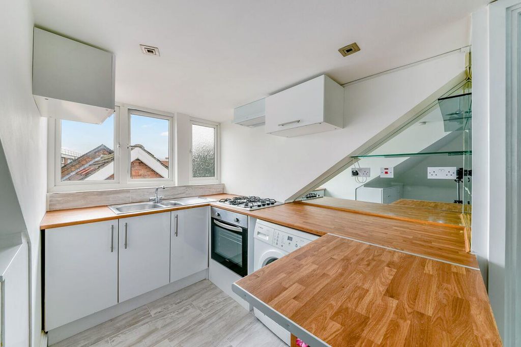 Property photo 3 of 8 Kitchen