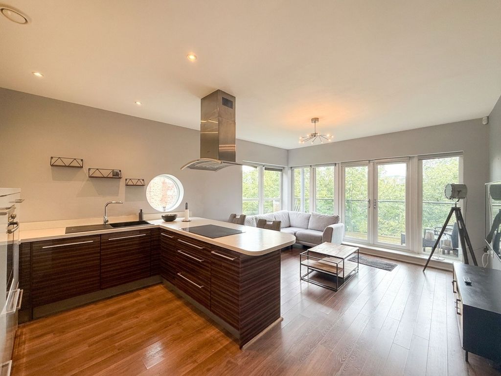 Property photo 1 of 10 Kitchen/Living Room