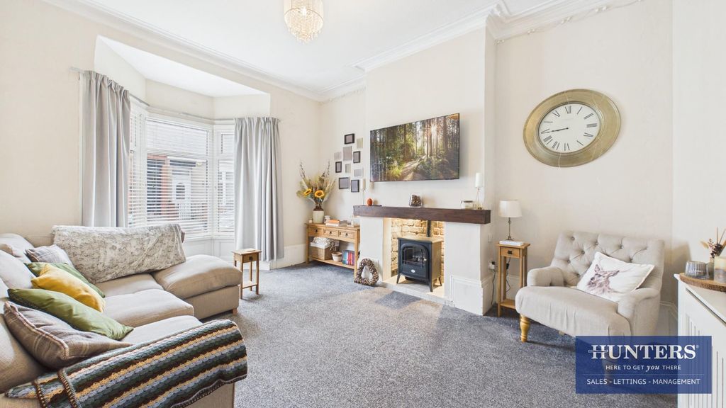 Property photo 3 of 16 Living Room/Bedroom