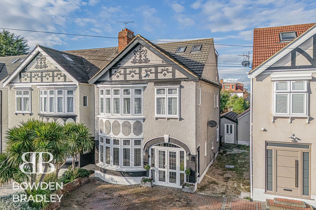 Property photo 1 of 37