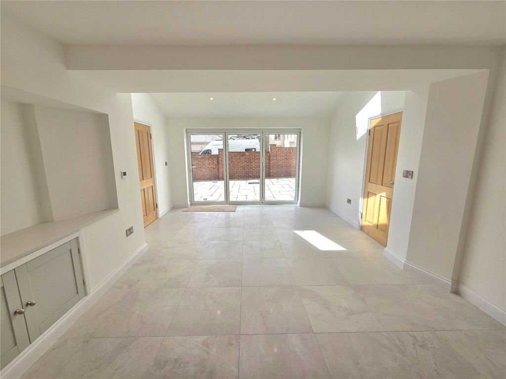 Property photo 3 of 17 Picture No. 04