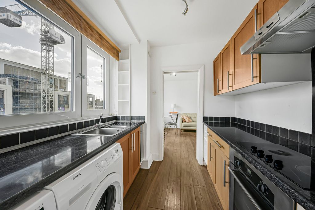 Property photo 3 of 10 Kitchen