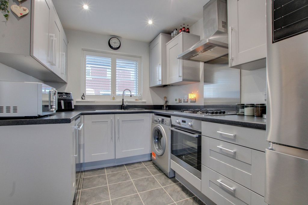 Property photo 3 of 28