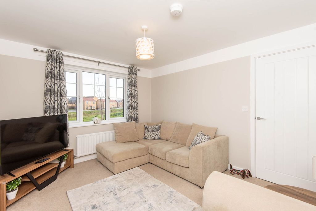 Property photo 2 of 26