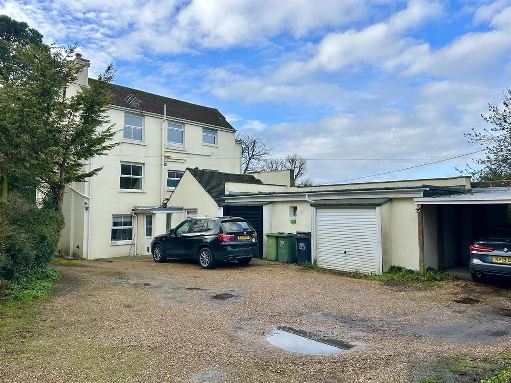 Property photo 3 of 16