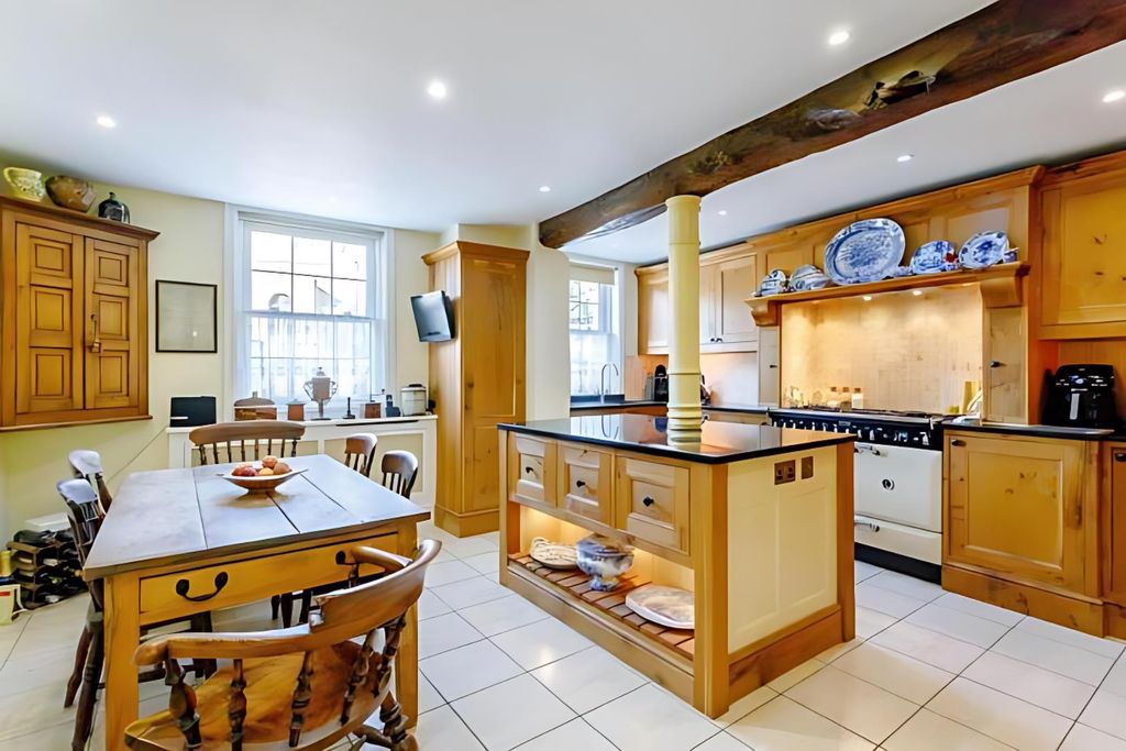 Property photo 2 of 23