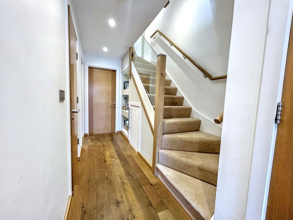 Property photo 2 of 27