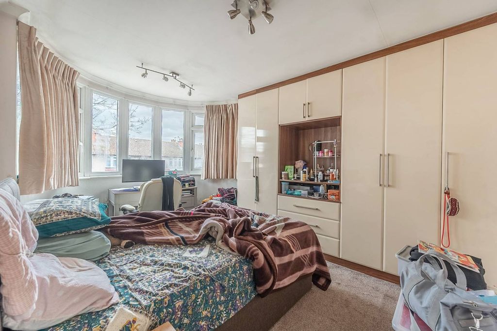 Property photo 3 of 5