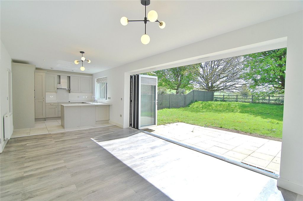 Property photo 2 of 29 Picture No. 24