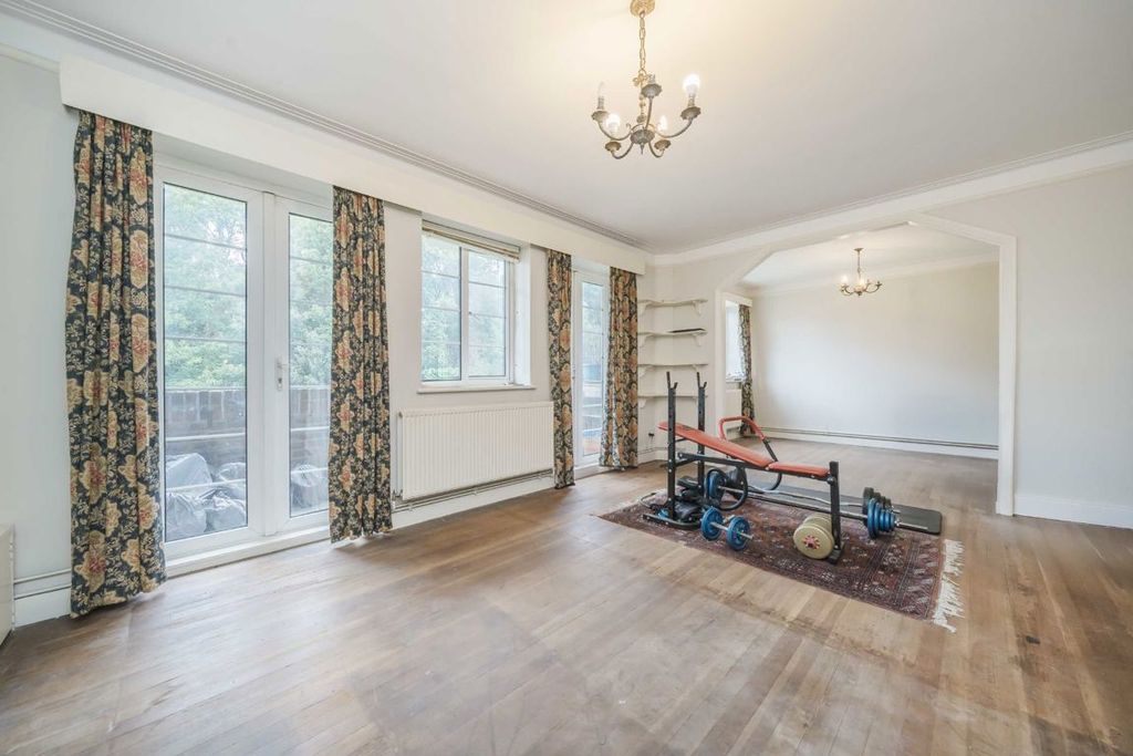Property photo 2 of 7