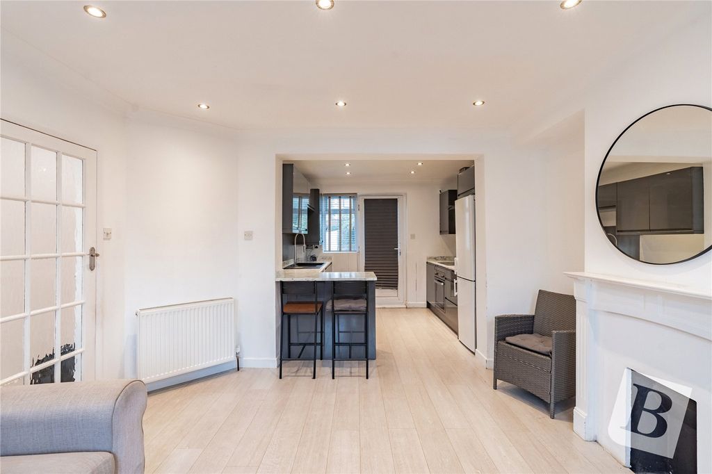 Property photo 1 of 19 Living Room