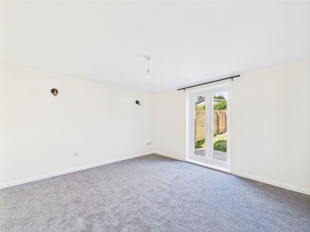 Property photo 3 of 12 Living Room