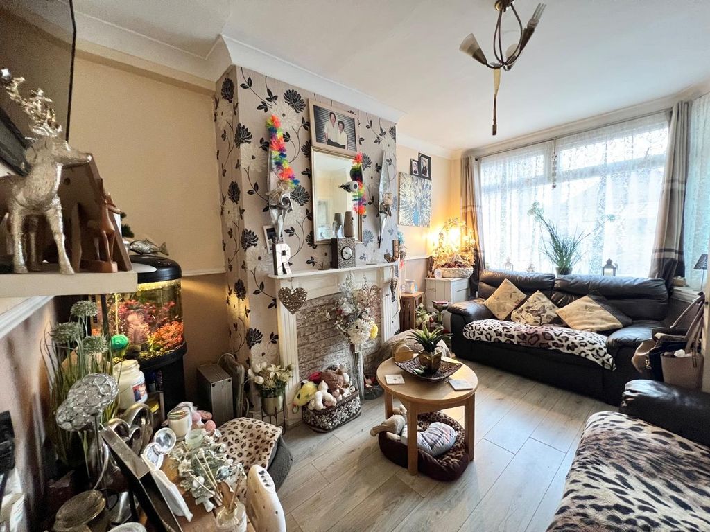 Property photo 2 of 6 Lounge