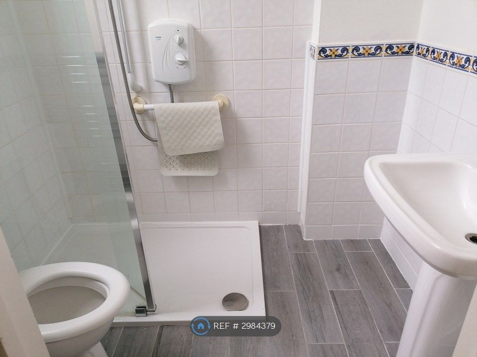 Property photo 2 of 10 Shower Room