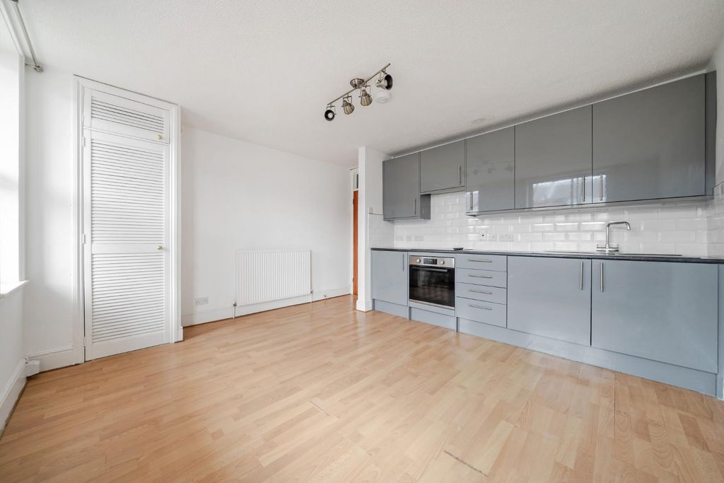 Property photo 2 of 10 1377036-3-6911c106615Db.Jpg