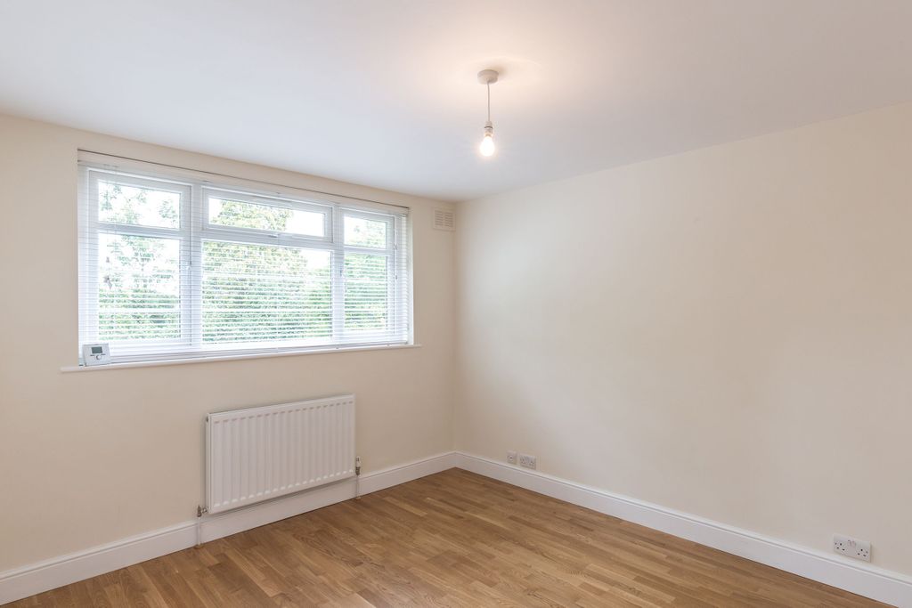 Property photo 3 of 10 Bedroom