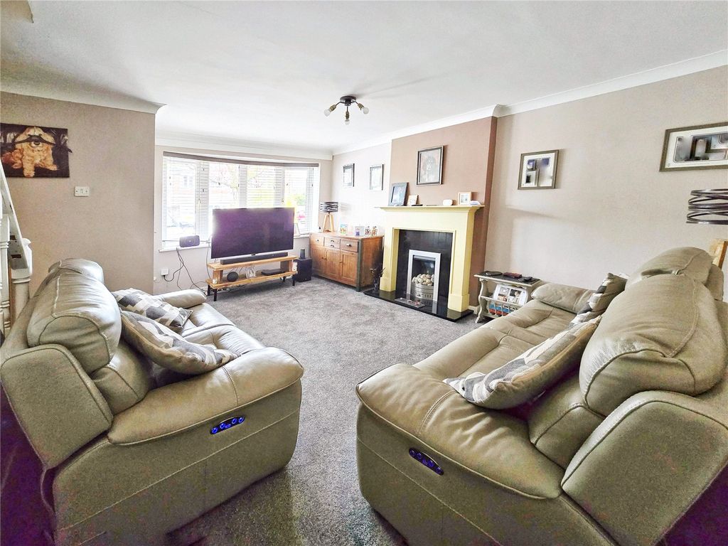 Property photo 2 of 15 Lounge