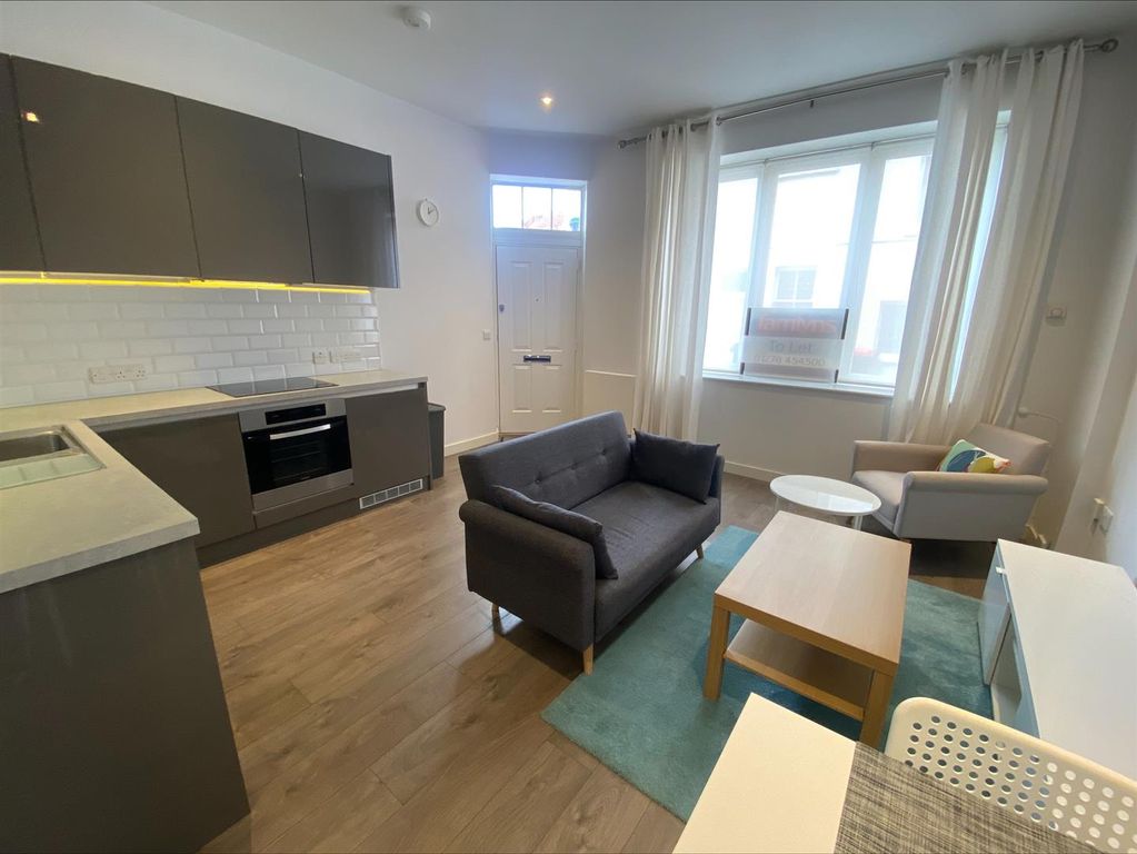 Property photo 2 of 5 Kitchen/Lounge 1.1