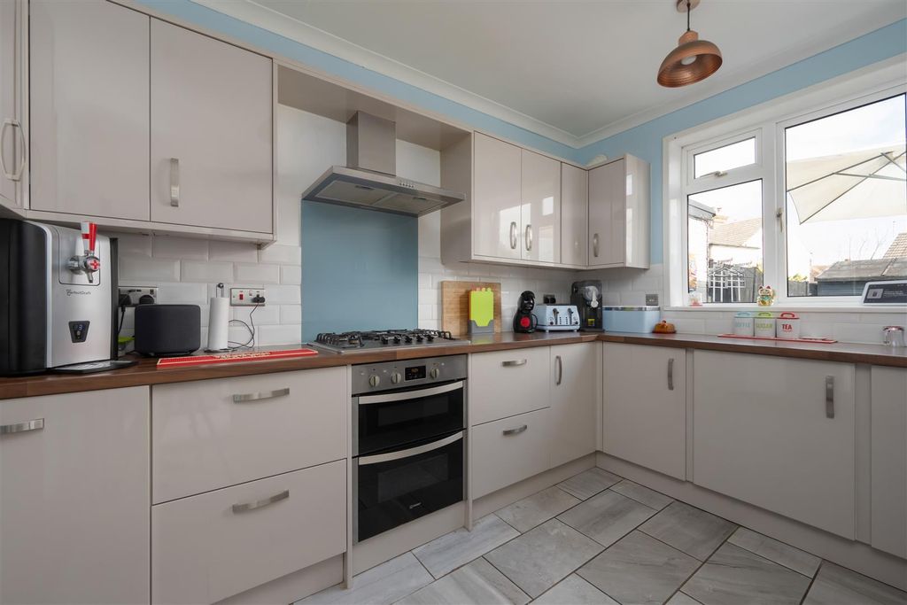 Property photo 2 of 19 Grafton Rise, Herne Bay