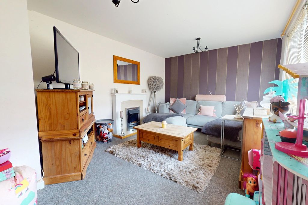 Property photo 3 of 14 4934515